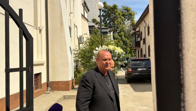 Nick Rădoi a ajuns la capela unde este depusă Mădălina Apostol. Primele imagini cu omul de afaceri, în doliu
