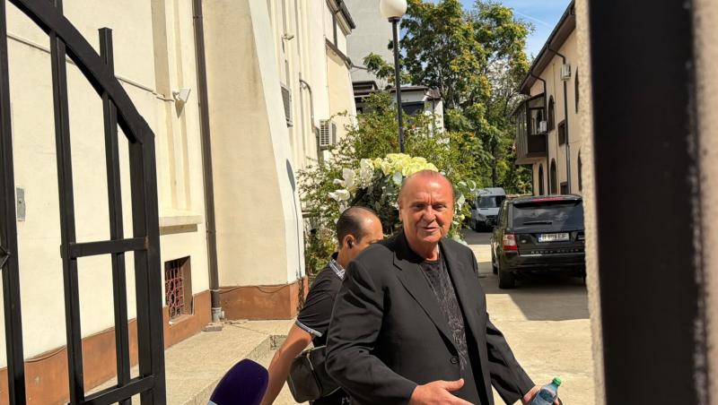 Nick Rădoi a ajuns la capela unde este depusă Mădălina Apostol. Primele imagini cu omul de afaceri, în doliu