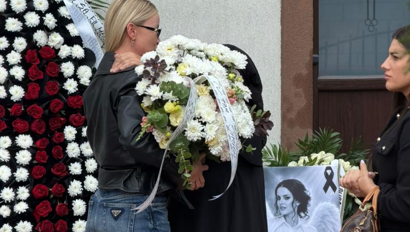 Actuala soție a primului soț al Mădălinei Apostol a venit la priveghi. Cele două femei ar fi fost cândva prietene apropiate