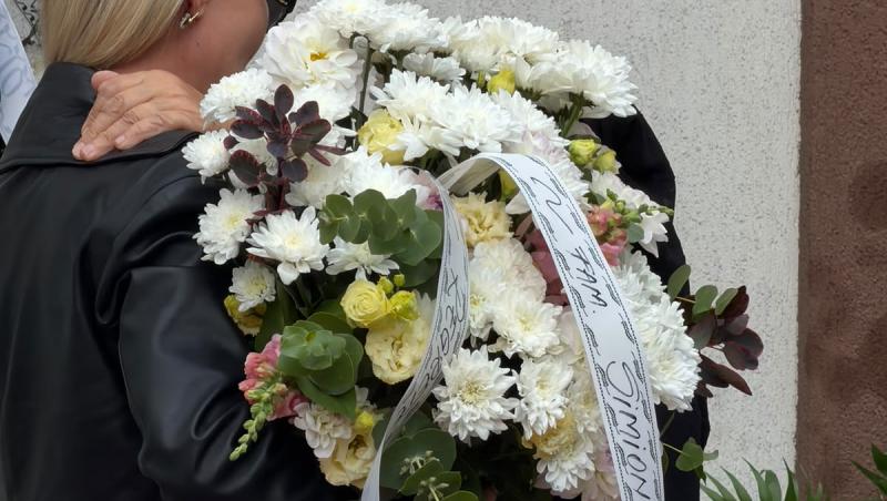 Actuala soție a primului soț al Mădălinei Apostol a venit la priveghi. Cele două femei ar fi fost cândva prietene apropiate