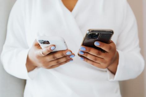 (P) Două ecrane, un singur telefon - cum schimbă totul o idee veche reimaginată
