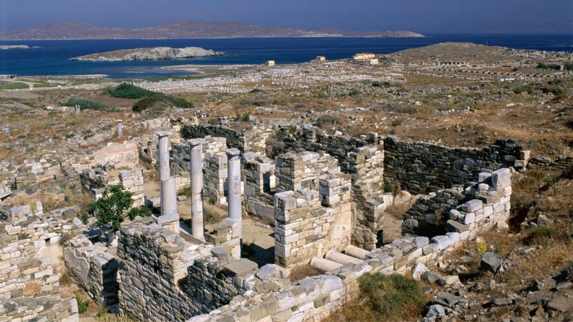Insula din Grecia unde nimeni nu avea voie să se nască sau să moară. Motivul pentru care a fost impusă regula
