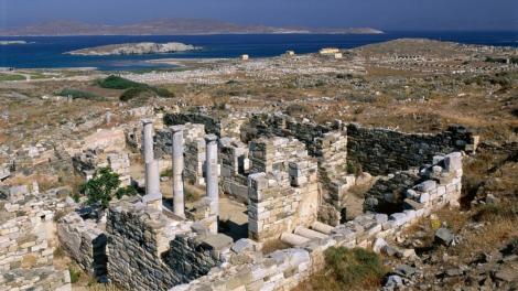 Insula din Grecia unde nimeni nu avea voie să se nască sau să moară. Motivul pentru care a fost impusă regula