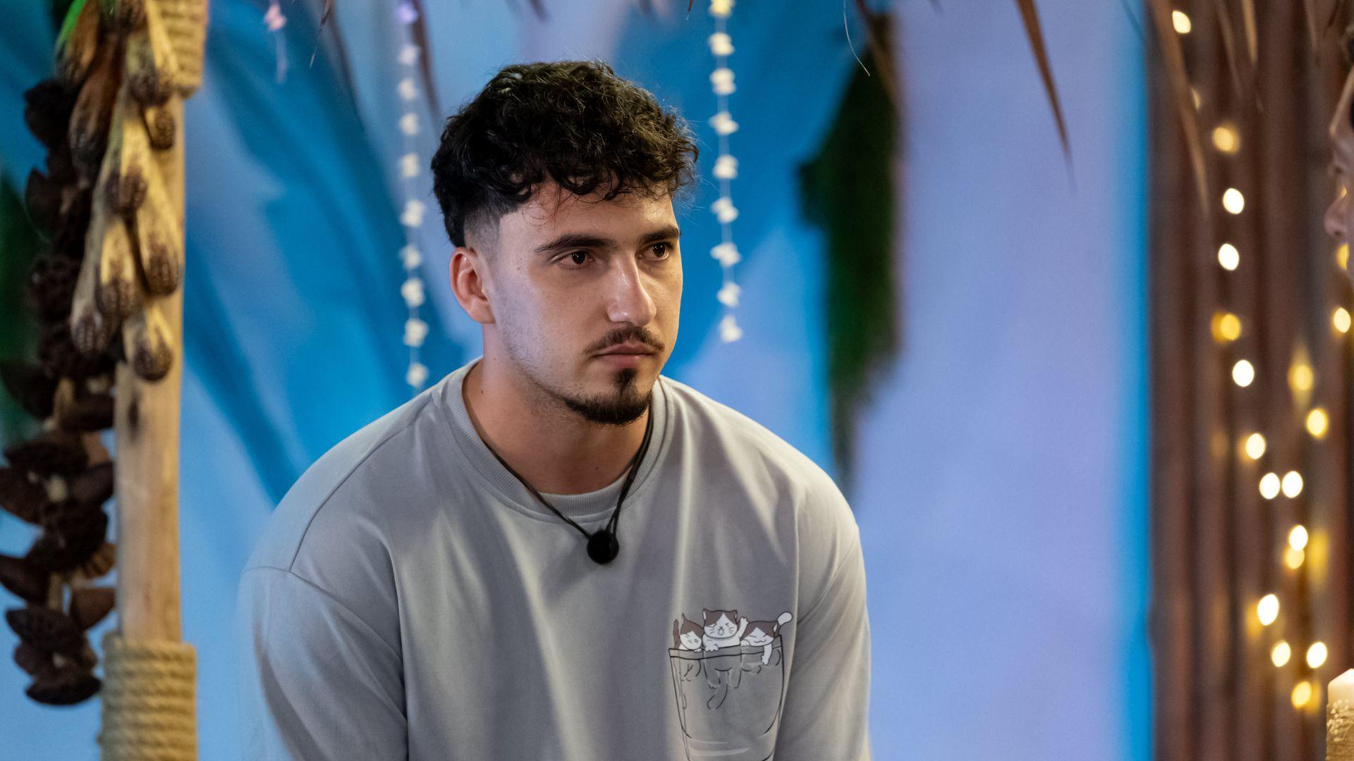 &bdquo;Ea insistă să țină locul ocupat&rdquo;. Mesajul transmis de Remi la primul bonfire al băieților de la Insula Iubirii