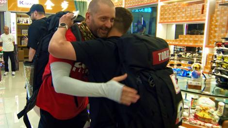 Moment neașteptat &icirc;ntre Cheloo și Torje la Asia Express. De ce s-au &icirc;mbrățișat cei doi concurenți &icirc;n China