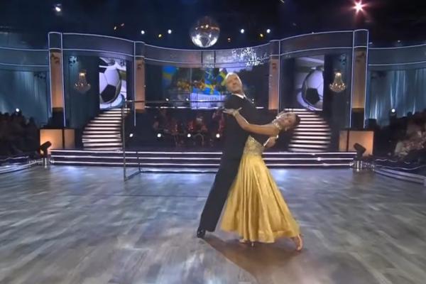 &Icirc;l mai ții minte pe Thomas Ravelli? Portarul care a eliminat Rom&acirc;nia la CM 1994 a făcut spectacol pe ringul de dans