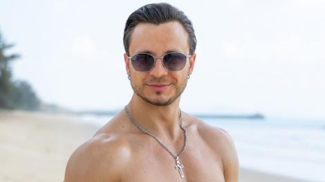 Cum arăta Dima Roșca, ispita Insula Iubirii, &icirc;n urmă cu 3 ani. Blond și cu părul lung, nu &icirc;l recunoști deloc