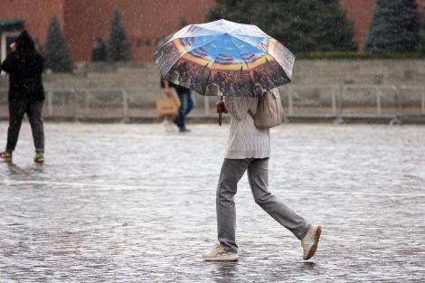 Se schimbă vremea &icirc;n Rom&acirc;nia. C&acirc;nd scad temperaturile p&acirc;nă la 15 grade și ce regiuni sunt lovite de ploi