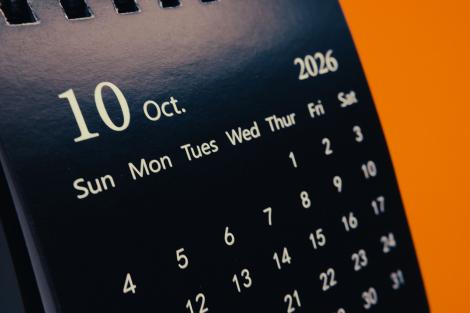 C&acirc;te zile lucrătoare are luna octombrie 2026. Calendarul complet al lunii
