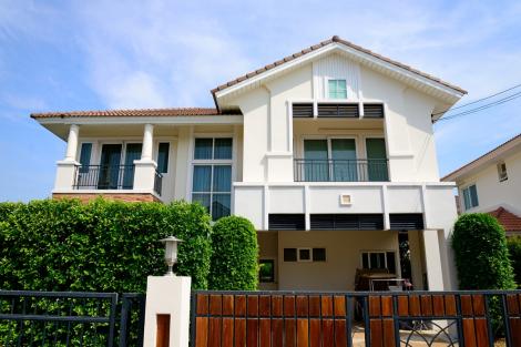 Ce oferă o casă de 51.000 de dolari &icirc;n Thailanda. Interiorul impresionează, dar vine cu o clauză pe care puțini o acceptă