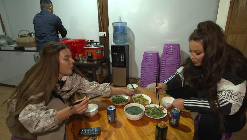 Ce au primit de mâncare concurenții de  la Asia Express la gazdele din China! Ce a făcut Cheloo. Azi, de la 20:30, la Antena 1