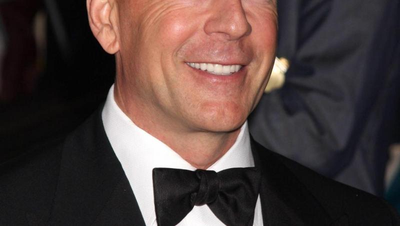 Cum arată paradisul de pe o insulă construit de Bruce Willis. Are 3 case și 4 piscine. S-a vândut cu 27 de milioane de dolari