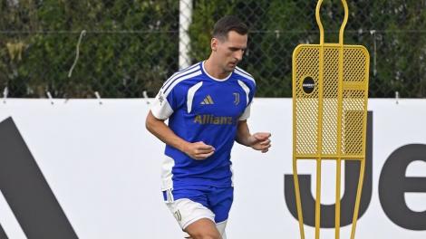 Fotbalist polonez, probleme cu legea &icirc;nainte de Polonia - Rom&acirc;nia. Ce a făcut Arkadiusz Milik &icirc;n Varșovia