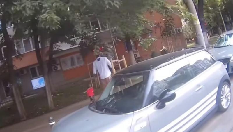 Un copil a fost găsit de un scuterist pe prima bandă a unui bulevard circulat din București