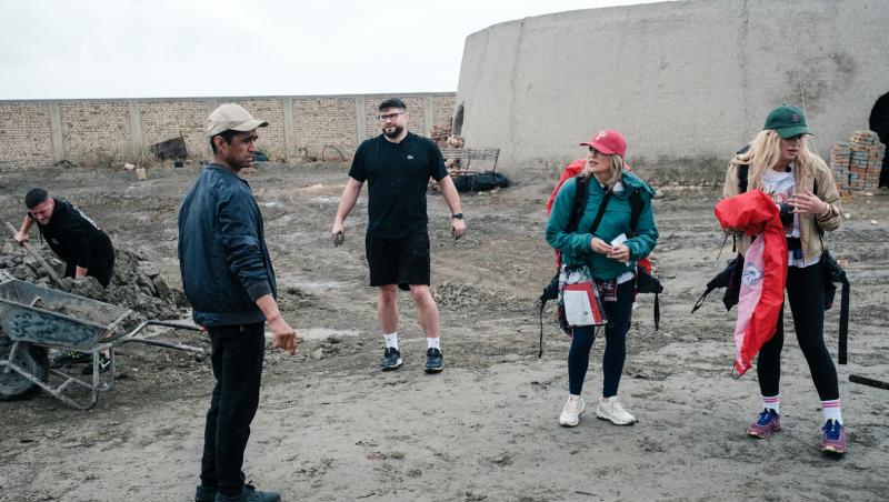 Diseară, ploaia schimbă totul la Asia Express – Drumul Mătăsii. Concurenții, puşi la grea încercare într-o fabrică de cărămizi
