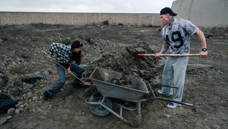 Diseară, ploaia schimbă totul la Asia Express – Drumul Mătăsii. Concurenții, puşi la grea încercare într-o fabrică de cărămizi