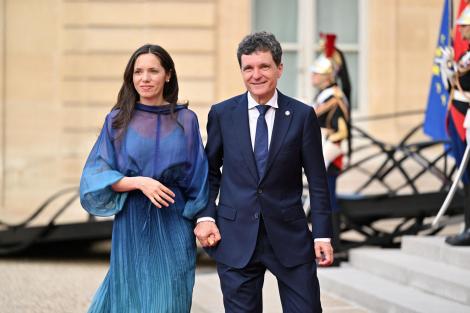 Mirabela Grădinaru, apariție elegantă &icirc;n prima zi de școală a celor doi copii. Ce ținută a ales partenera lui Nicușor Dan