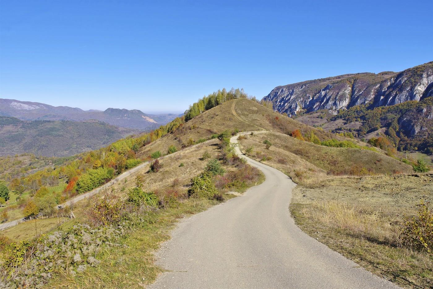 Peisaj de toamnă în Carpații României, Munții Apuseni din Transilvania