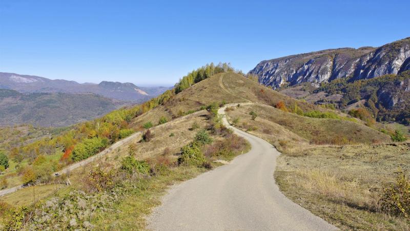 Peisaj de toamnă &icirc;n Carpații Rom&acirc;niei, Munții Apuseni din Transilvania