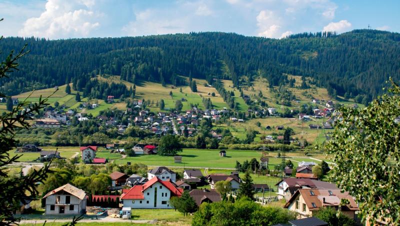 Bucovina combină peisajele de toamnă cu unele dintre cele mai cunoscute monumente religioase din România