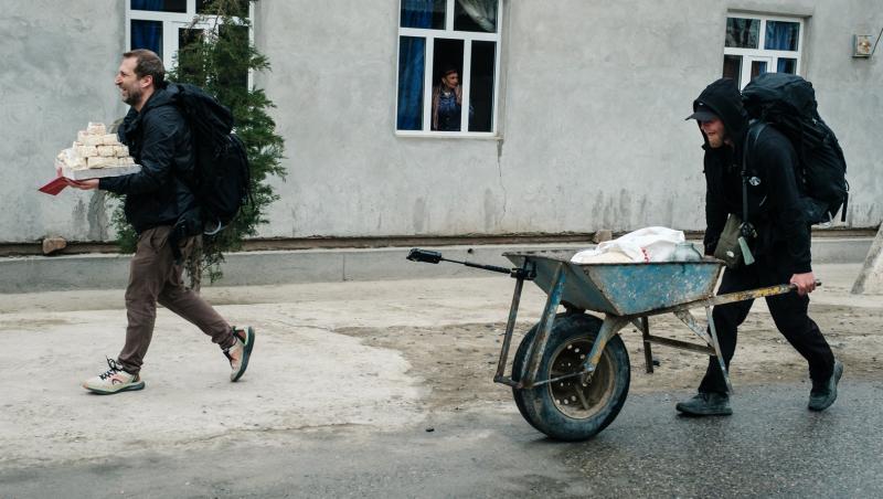 Noapte grea pentru Loredana Chivu în Uzbekistan: „Mă ia panica pe străzile astea! De trei ore căutăm cazare și nu am găsit nimic!”