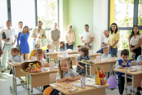 Municipiul din Rom&acirc;nia unde părinții nu mai trebuie să dea bani pentru fondul clasei. Ce li s-a cerut directorilor