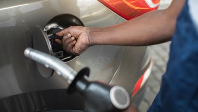 Val de scumpiri în rândul carburanților. Începând cu 1 iulie românii vor plăti mai mult pentru un plin de motorină sau benzină
