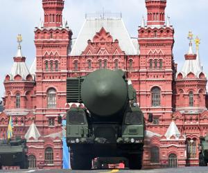 LIVE VIDEO Paradă nucleară de Ziua Victoriei. 9.000 de soldaţi, cu sisteme de rachete Iskander şi Yars, au defilat la Moscova