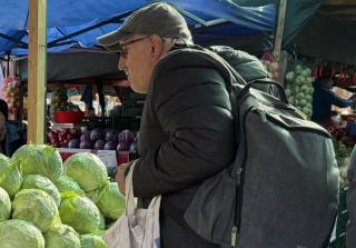 „Ai văzut țăran prost?! Ăștia sunt șmecheri! Păi, noi suntem idioți?” Murăturile din Piața Obor s-au scumpit mai mult decât carnea