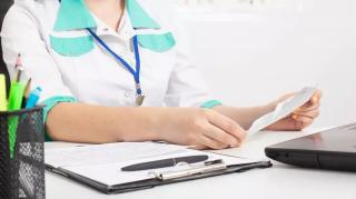 Județul în care numărul de concedii medicale a scăzut spectaculos cu 70% în primele șase luni ale anului comparativ cu 2024: „Medicii sunt speriați”