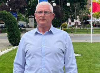 „Mi-a zis să votez cu primarul, că altfel o să-mi ceară 40 de lei pe carne!” Povestea porcului electoral