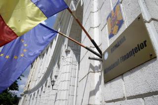 Primele tăieri gândite la nivelul Guvernului: voucherele de vacanță, indemnizația de hrană și sporul de antenă la bugetari. Cât s-ar economisi