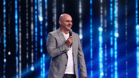 iUmor, 30 octombrie 2021. Dan Țuțu a revenit la iUmor &icirc;n calitate de invitat special. Momentul său de stand-up a fost savurat