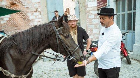 Chef Sorin Bontea, înduioșat la filmările Chefi fără limite: „Toate animalele din Grecia îmi duc dorul”