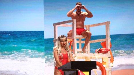 iUmor, 30 octombrie 2021. Pamela Anderson &icirc;și face apariția pe scena comediei. Crina Abrudan a făcut un roast pe cinste