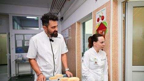 Chef Orlando Zaharia a gătit pentru copiii de la Spitalul de Pediatrie din Ploiești
