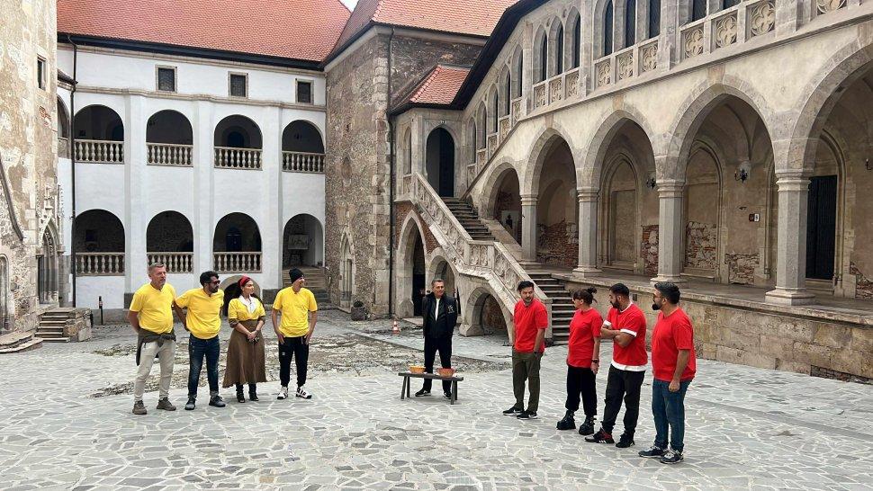 Astăzi, de la ora 20:30, Castelul Corvinilor devine teren de joacă, în ultima etapă Poftiți pe la noi: Poftiți la întrecere