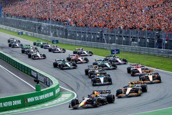 Marele Premiu de Formula 1™ din Singapore se vede LIVE online în AntenaPLAY. În perioada 20-22 septembrie, urmărește pe canalul dedicat!