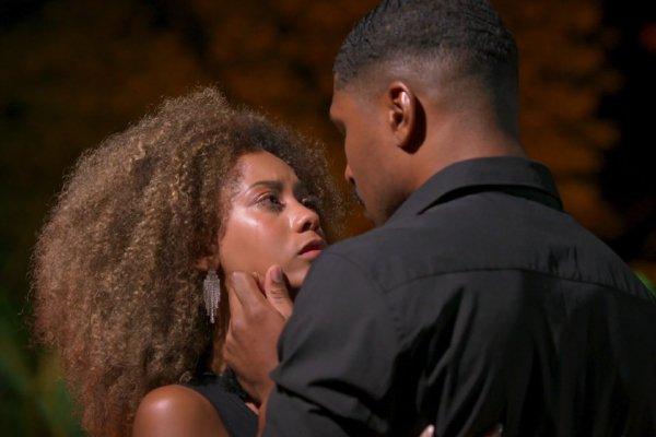 Patru cupluri au decis să-și testeze relația la Insula Iubirii | Brazilia. Vor rezista în fața tentației? Zilnic, ai un nou episod disponibil.