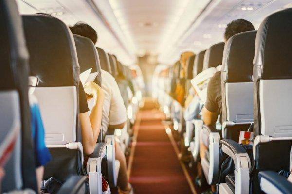 Care sunt locurile din avion care le sunt interzise pasagerilor și de ce. Doar staff-ul are acces