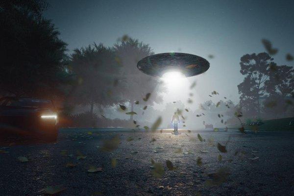 De ce unii oameni cred că văd extratereștri de Crăciun. Experții au dezvăluit ce cauzează fenomenul neobișnuit