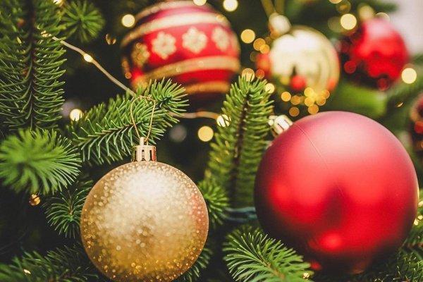 Cum a apărut tradiția globurilor de Crăciun. Primele ornamente arătau foarte diferit