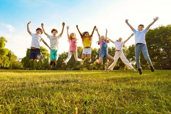 C&acirc;nd &icirc;ncepe vacanța de vară 2026 și c&acirc;nd se &icirc;ntorc elevii la cursuri &icirc;n noul an școlar