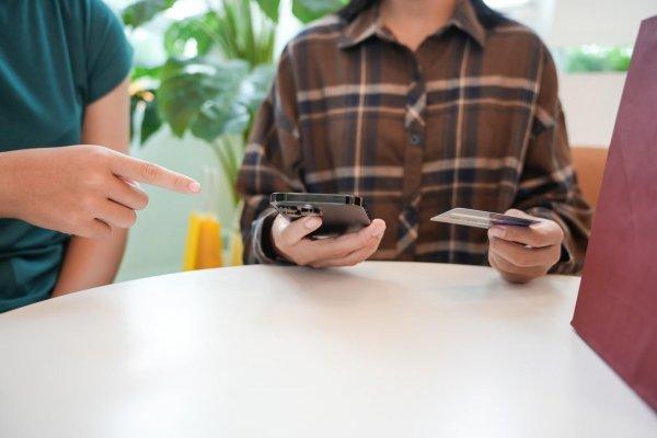 Rom&acirc;nii vor avea buletinul, permisul, cardul de sănătate și diplomele direct pe telefon. Cum va funcționa RO Wallet