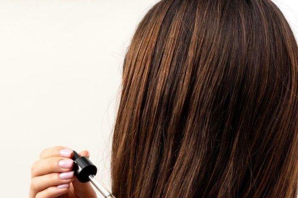 (P) Prea multe sfaturi despre păr? Cum am ajuns să complicăm o rutină care ar putea fi mai simplă