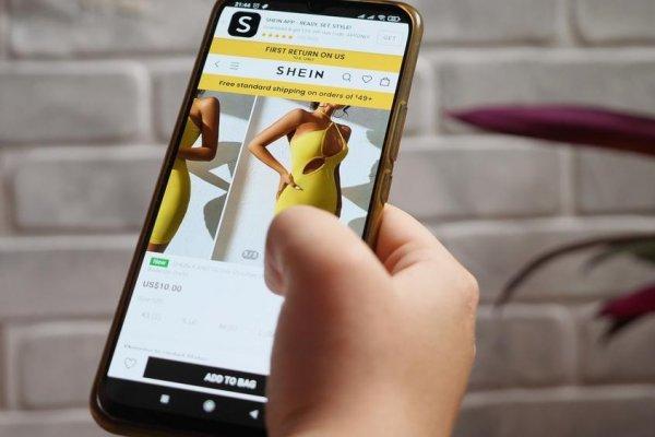 C&acirc;ți bani vor plăti rom&acirc;nii &icirc;n plus pentru comenzile de pe Shein, Temu sau Trendyol. La c&acirc;t ajunge taxa de la 1 iulie 2026