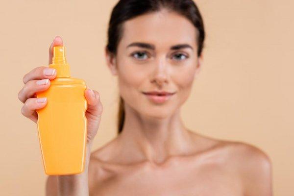 De ce te ustură ochii de la crema cu SPF? Ingredientele care pot avea acest efect