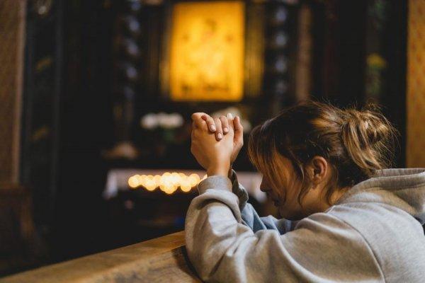 Rugăciune către sfinţii rom&acirc;ni. Rostește-o&nbsp;&icirc;n a doua duminică după Rusalii, pentru a fi păzit de &icirc;ncercările grele
