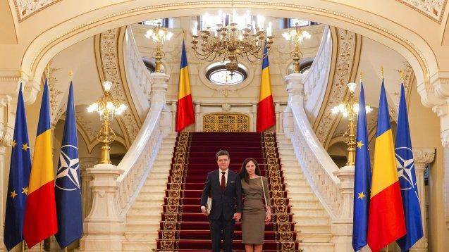 Schimbare radicală de stil pentru Mirabela Grădinaru. Cum s-a afișat partenera lui Nicușor Dan la &icirc;nt&acirc;lnirea cu delegația UNICEF
