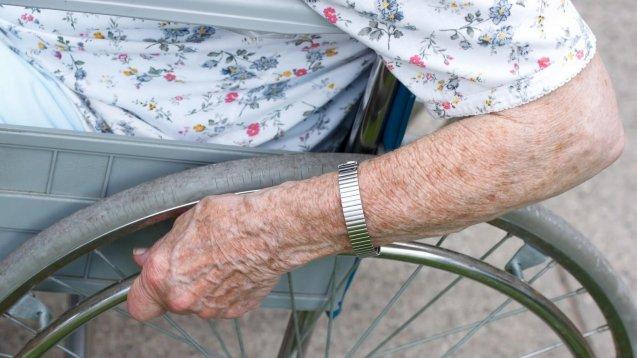 O pensionară de 96 ani, &icirc;n pericol să fie dată afară din azil fiindcă e prea rebelă! Ce a putut să facă femeia, &icirc;n camera ei